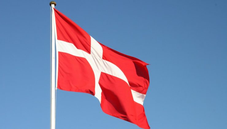 Danimarka’da parlamento, tasarruf için bir dini bayramı resmi tatillerden çıkardı