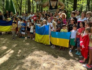 Ukrayna’nın savaş mağduru çocukları “Dev”lerle buluştu