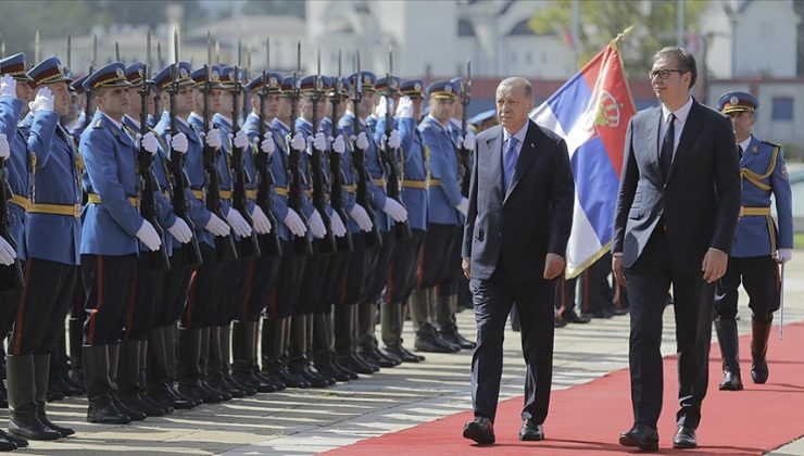 Cumhurbaşkanı Erdoğan, Sırbistan’da resmi törenle karşılandı