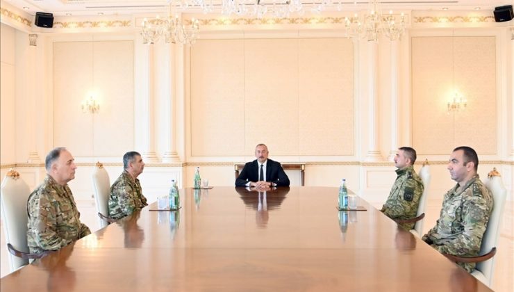 İlham Aliyev, komutanlarla Ermenistan’ı görüştü