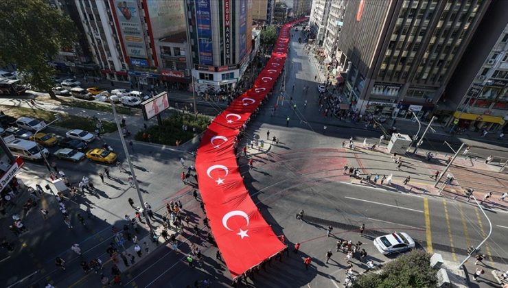 İzmir’de 100. yıl coşkusu