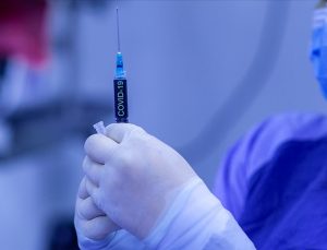 Pfizer-BioNTech ve Moderna’nın Kovid-19 aşıları için AB’den “standart” onay