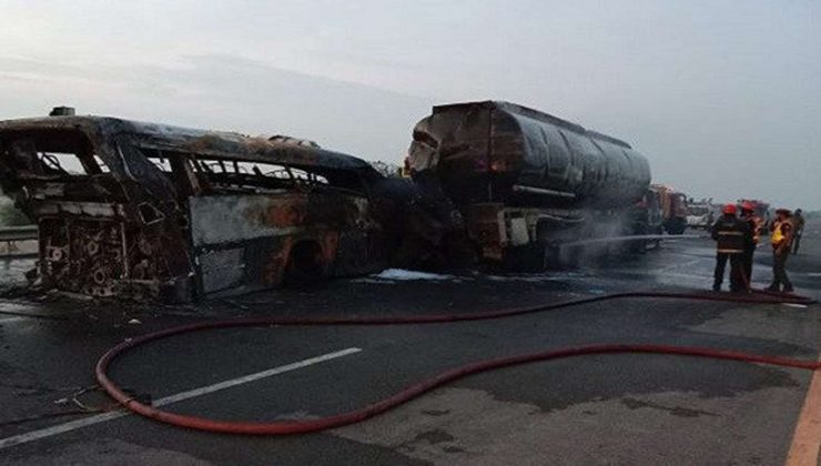 Meksika’da yolcu otobüsü ile yakıt tankeri çarpıştı: 20 ölü