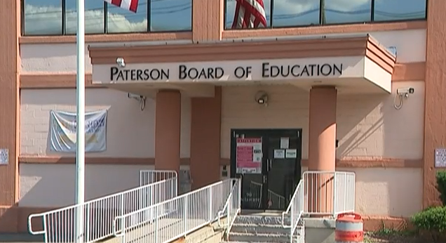Paterson’da öğretmen açığına çözüm için 7.500 dolar imza parası
