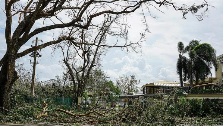 Fiona Kasırgası’nın vurduğu Porto Riko’da evler karanlıkta kaldı