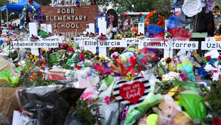 ABD’de okul saldırısında 21 kişinin öldüğü Uvalde kasabasında öğrenciler ders başı yaptı
