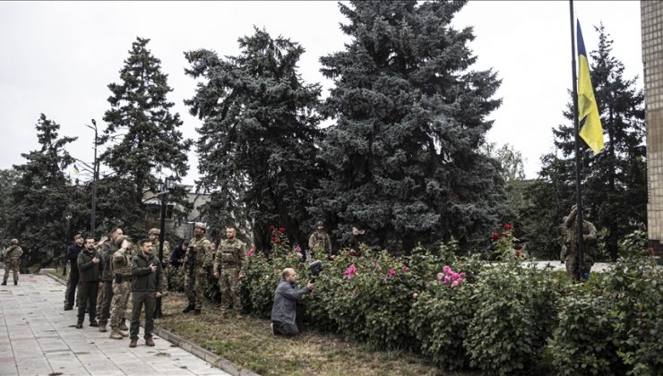 Zelenskiy, Rus güçlerinden geri alınan İzyum şehrinde