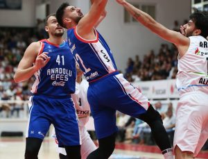 Anadolu Efes tek periyod yetti 79-89