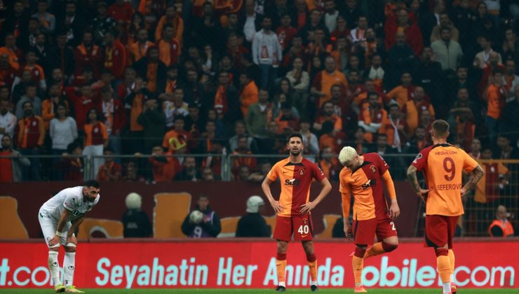 Galatasaray ilk yarı başka ikinci yarı başka