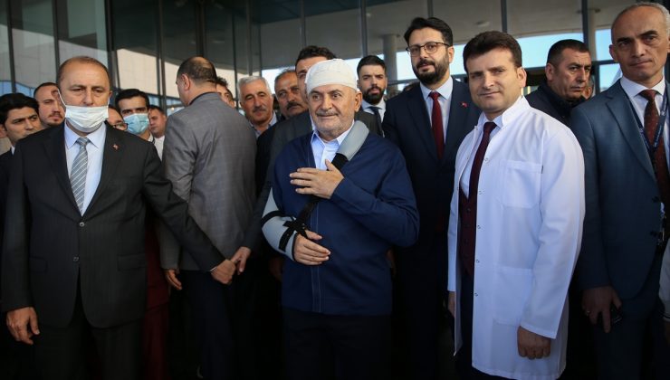 Azerbaycan’da trafik kazası geçiren Binali Yıldırım hastaneden taburcu edildi