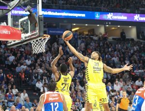 Anadolu Efes – Fenerbahçe maçına damga vurmuştu! Aytuğ Ekti hakemliği bıraktı