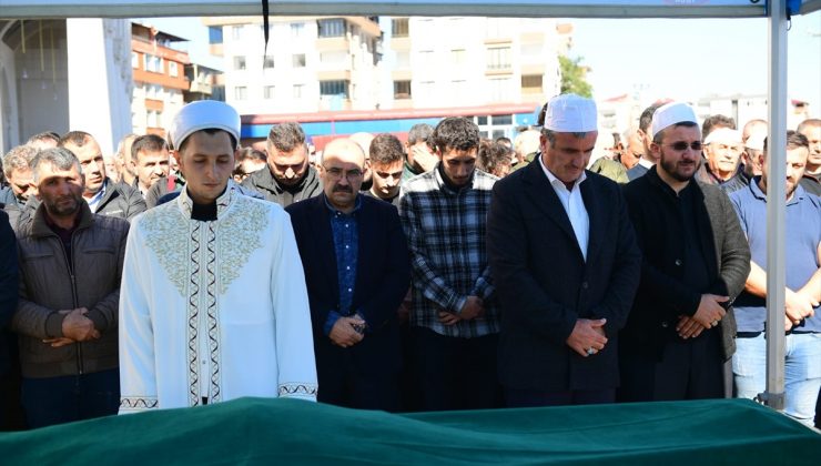 Vefat eden babasının cenaze namazını hafız oğlu kıldırdı