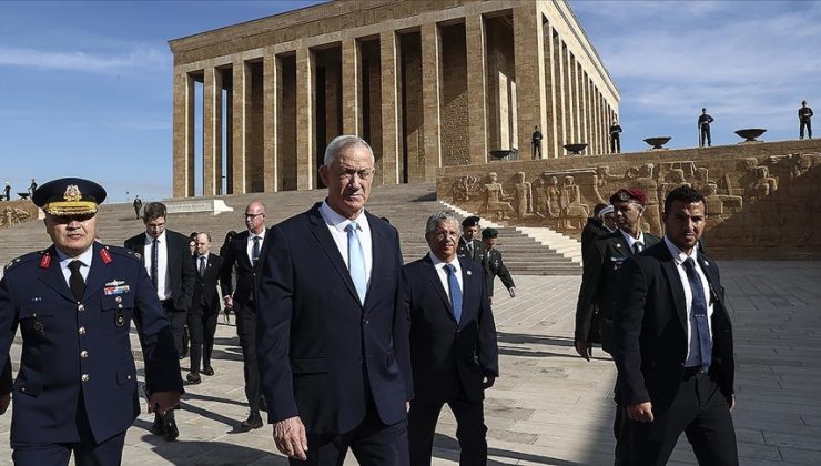 İsrail Savunma Bakanı Gantz, Anıtkabir’i ziyaret etti