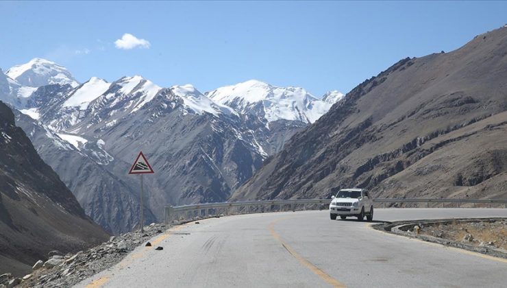 Dünyanın en yüksek geçiş noktası: Khunjerab