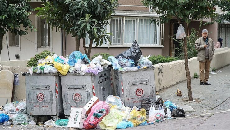 Avcılar Belediyesindeki grev nedeniyle sokaklarda çöp yığınları oluştu