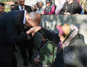 Erdoğan hayatını kaybeden madenci Selçuk Ayvaz’ın ailesine taziye ziyaretinde bulundu