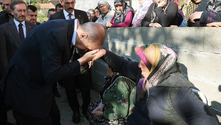 Erdoğan hayatını kaybeden madenci Selçuk Ayvaz’ın ailesine taziye ziyaretinde bulundu