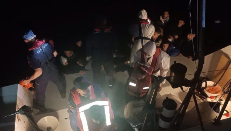Yunanistan’ın ölüme ittiği 51 düzensiz göçmen kurtarıldı