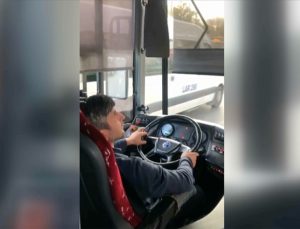 İETT otobüsünün sürücüsü darbettiği yolcuyu araçtan indirdi