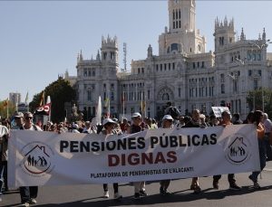 İspanya’da emekliler “hayat pahalılığına” karşı yürüdü