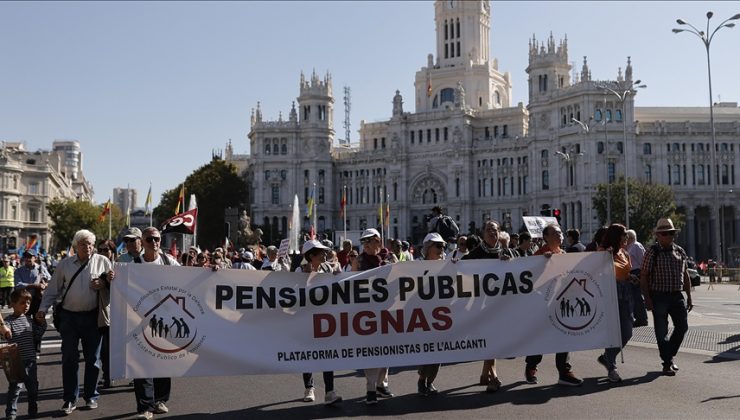 İspanya’da emekliler “hayat pahalılığına” karşı yürüdü