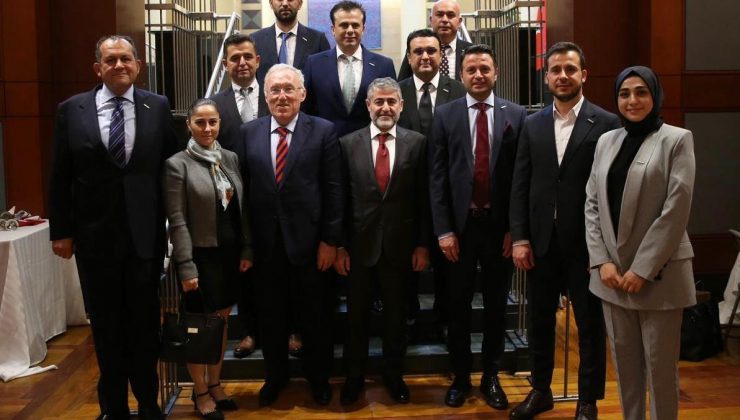 Bakan Nebati, ABD-Türkiye İş Konseyi temsilcileriyle bir araya geldi