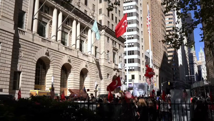 Wall Street’te Türk bayrağı göndere çekildi