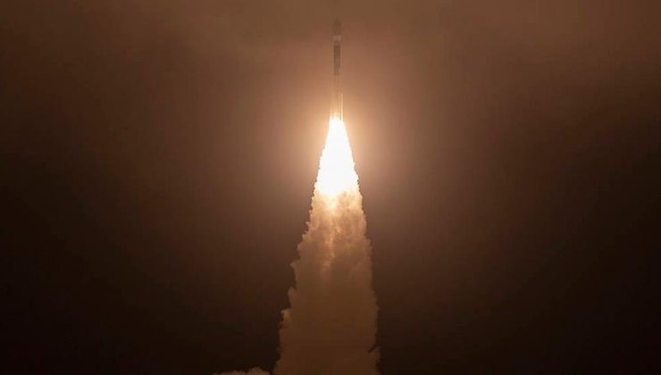 Japonya’nın Epsilon-6 tip roketi kendini imha etti