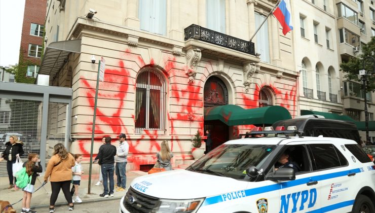 New York Rus Konsolosluğu sprey boyayla tahrip edildi
