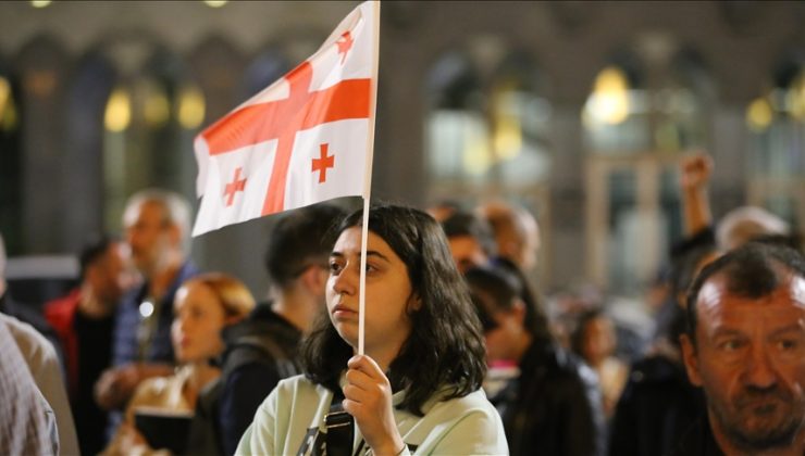 Rusya’daki seferberlik ilanı sonrası Rusların Gürcistan’a yönelmesi Tiflis’te protesto edildi