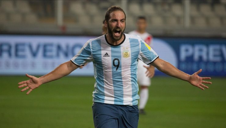 Arjantinli futbolcu Gonzalo Higuain, futbol kariyerini noktalayacağını açıkladı