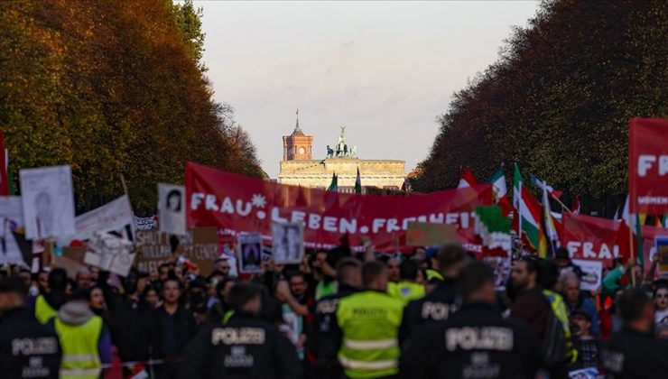 Berlin’de İran’daki protestolara dayanışma eylemi yapıldı