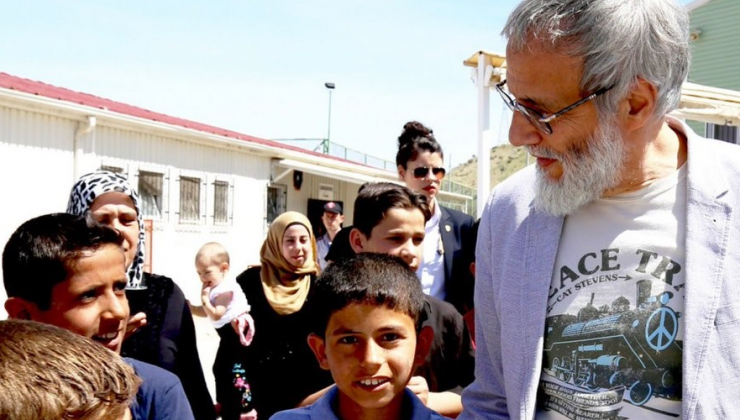 Yusuf İslam’dan Türkiye’de mülteci kampına ziyaret