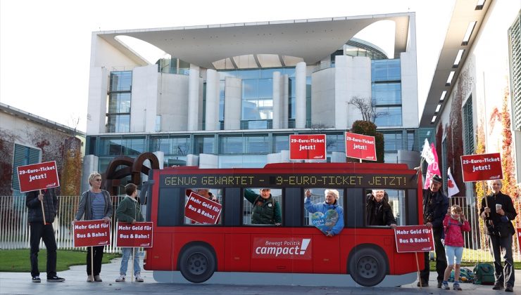 Almanya’da toplu taşıma bilet fiyatları protesto edildi