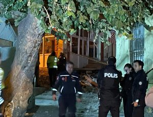 İzmir’de korkutan deprem: Hasar ihbarları yapıldı, yaralılar var