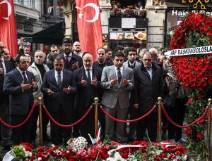 İstiklal Caddesi’ni ziyaret eden siyasiler, terör saldırısını kınadı