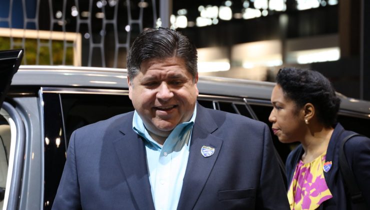 Demokrat Pritzker Illinois valisi olarak yeniden seçildi