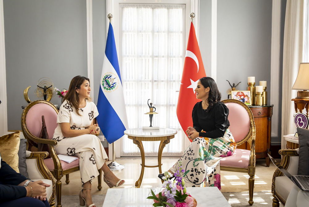 San Salvador Büyükelçisi Büyükerşen’den First Ladye ziyaret