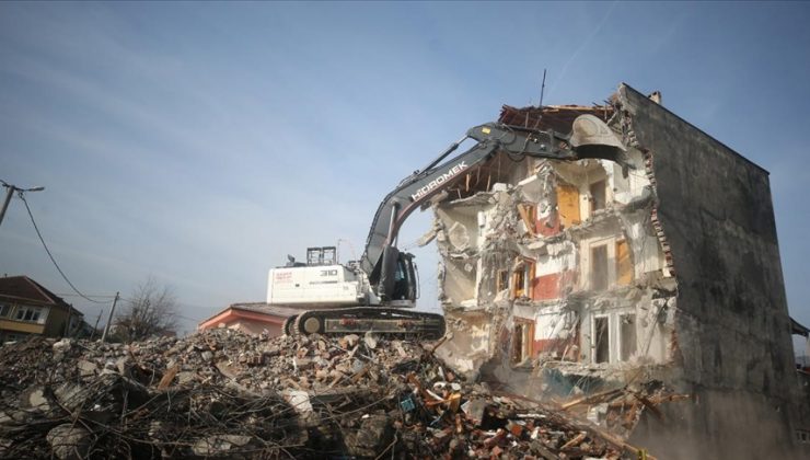 Düzce’deki depremde zarar gören hanelere 10 milyon lira aktarıldı