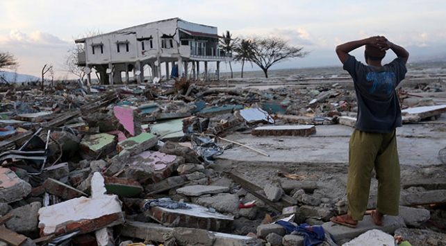 Endonezya’daki depremde ölenlerin sayısı yükseldi