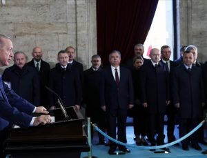Gazi Mustafa Kemal Atatürk’ün ebediyete intikalinin 84. yılı dolayısıyla Anıtkabir’de resmi tören düzenlendi