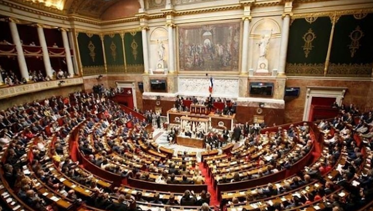 Fransa’da hükümet, 6. kez o yetkiyi kullandı