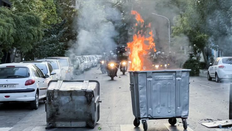 İran’da hayatını kaybeden gösterici sayısı 378’e yükseldi