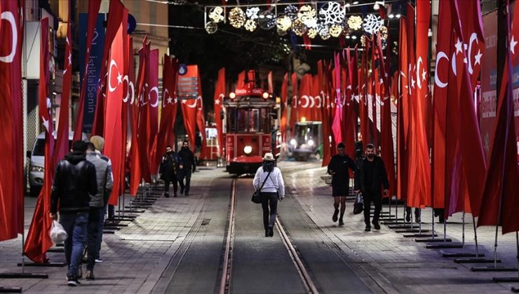 İstiklal Caddesi’ndeki ağaç ve beton saksılar kaldırıldı