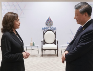 Çin Devlet Başkanı Şi ile ABD Başkan Yardımcısı Harris, APEC Zirvesi’nde görüştü