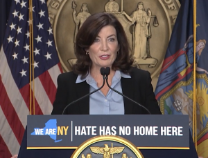 New York Valisi nefret suçu ile mücadelede kararlı