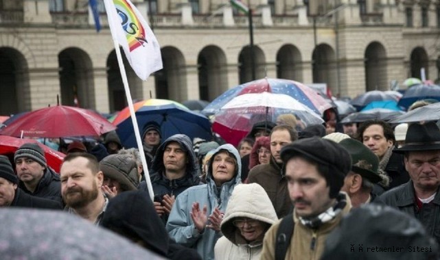 Macaristan’da öğretmenlerden protesto gösterisi