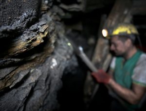 Enkaz altında kahve tozu tüketerek 9 gün hayatta kaldılar