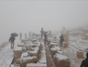 Nemrut Dağı’na mevsimin ilk karı yağdı