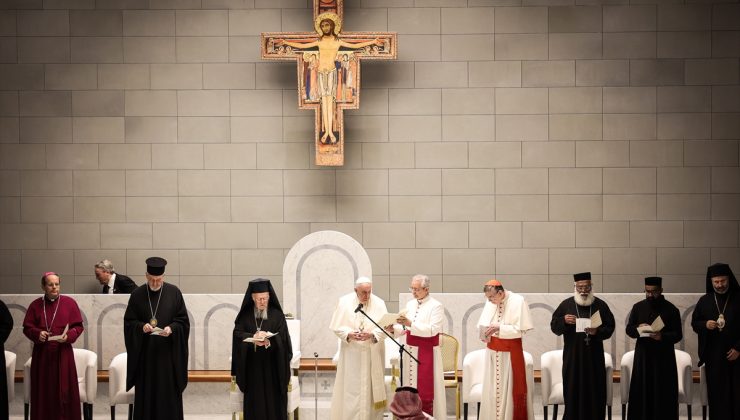 Papa Franciscus, Our Lady of Arabia Katedrali’nde Barış duası yaptı